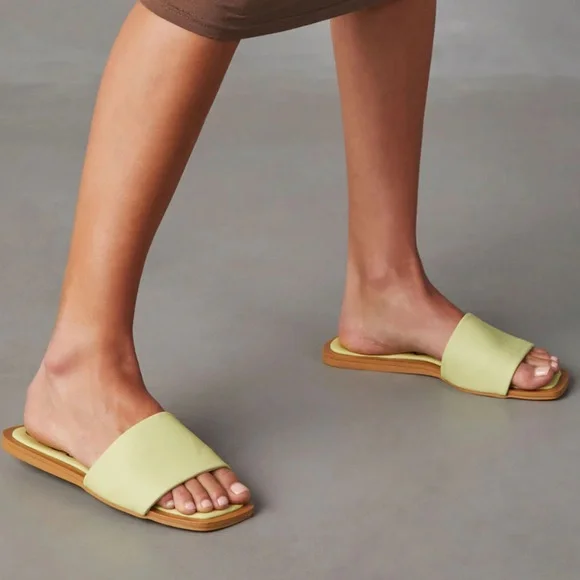 Vici collection Myles Slide Sandals new in box - Picture 2 of 6